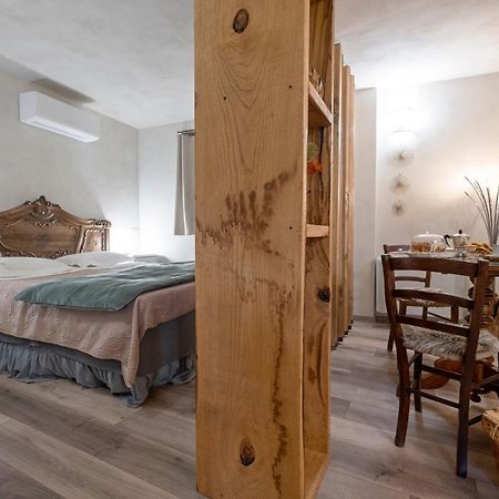 La Terrazza Naturas Con Romantica Mini Piscina Calda Sui Tetti Rossana Eksteriør billede