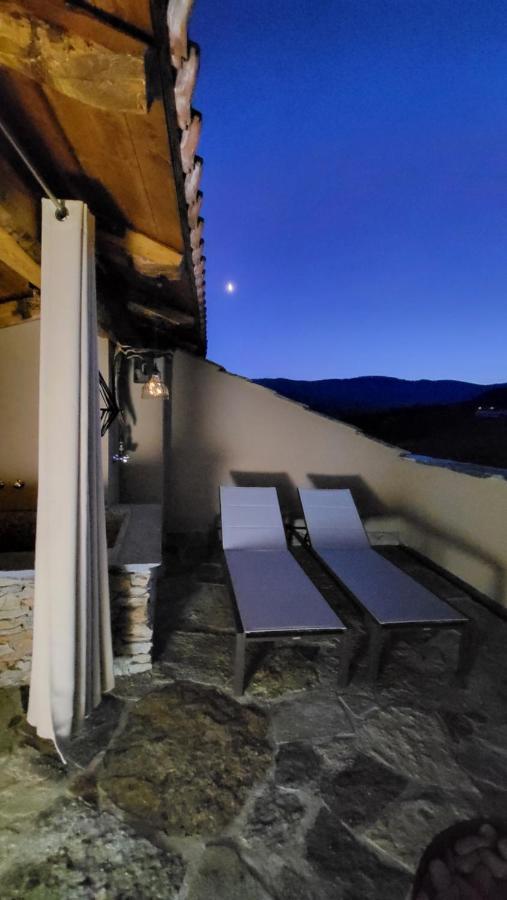 La Terrazza Naturas Con Romantica Mini Piscina Calda Sui Tetti Rossana Eksteriør billede