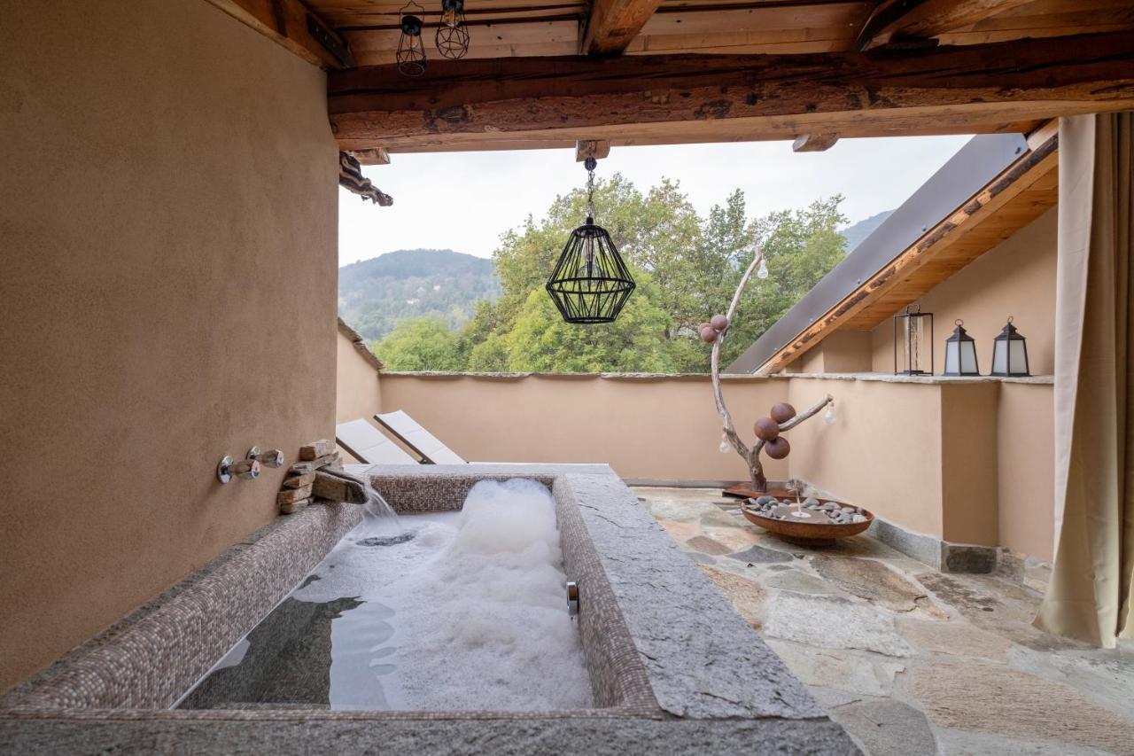 La Terrazza Naturas Con Romantica Mini Piscina Calda Sui Tetti Rossana Eksteriør billede