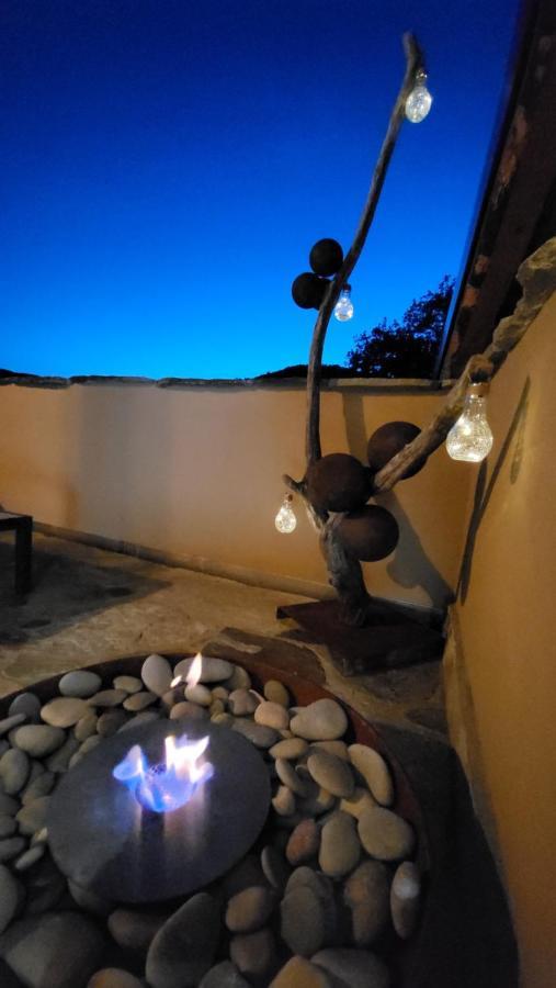 La Terrazza Naturas Con Romantica Mini Piscina Calda Sui Tetti Rossana Eksteriør billede