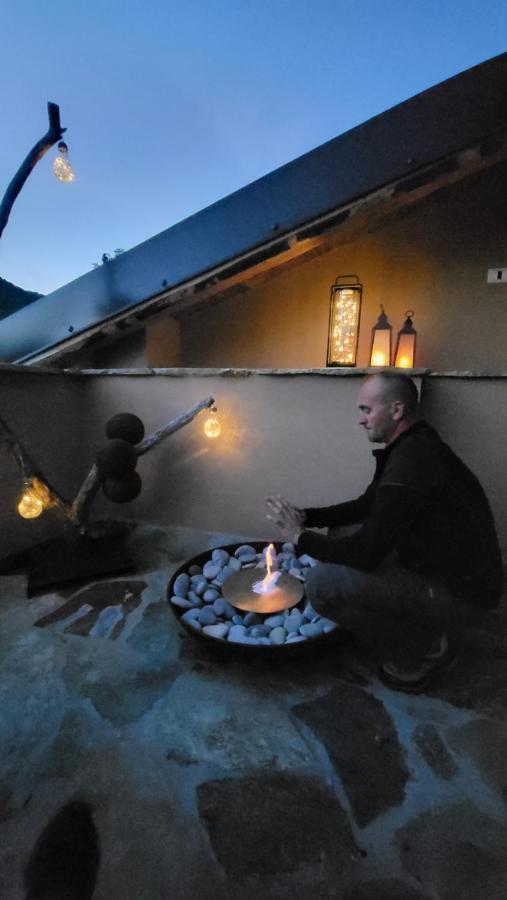 La Terrazza Naturas Con Romantica Mini Piscina Calda Sui Tetti Rossana Eksteriør billede